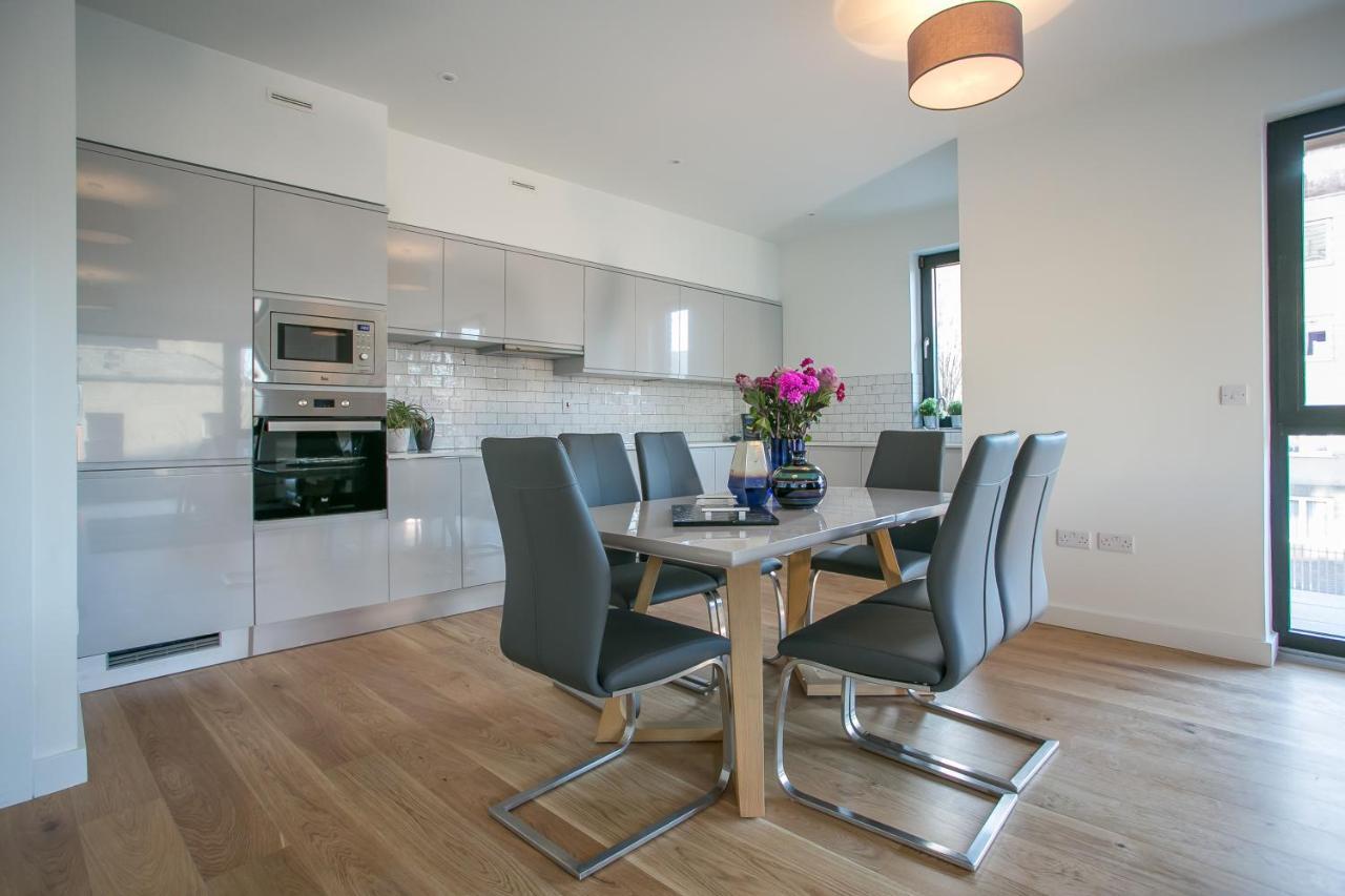 Grand Canal Square Apartments Dublin Exterior photo